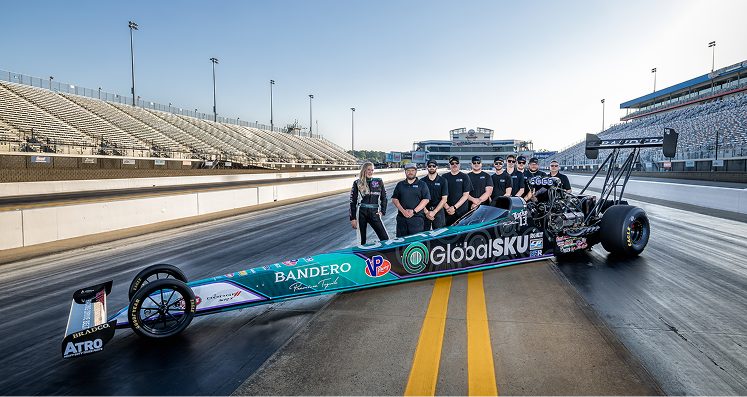 Ida Zetterstr&ouml;m's Top Fuel dragster with the GlobalSKU livery, crew lined up alongside on the starting line